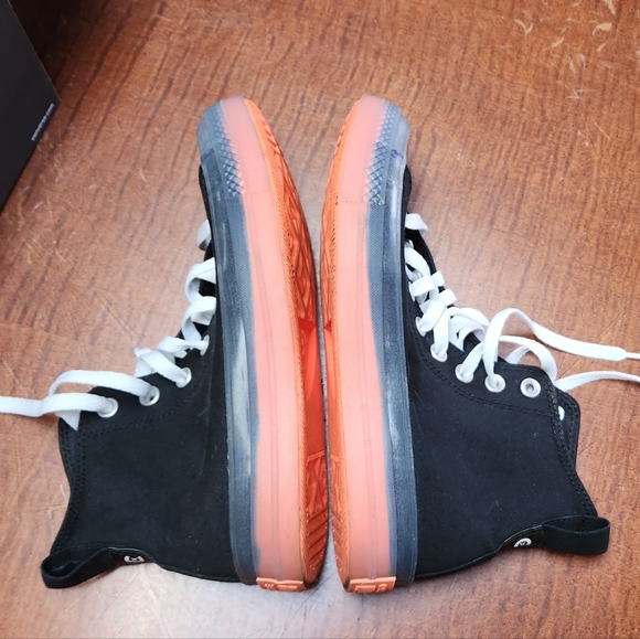 Converse unisex Chuck Taylor's high tops - Picture 12 of 15